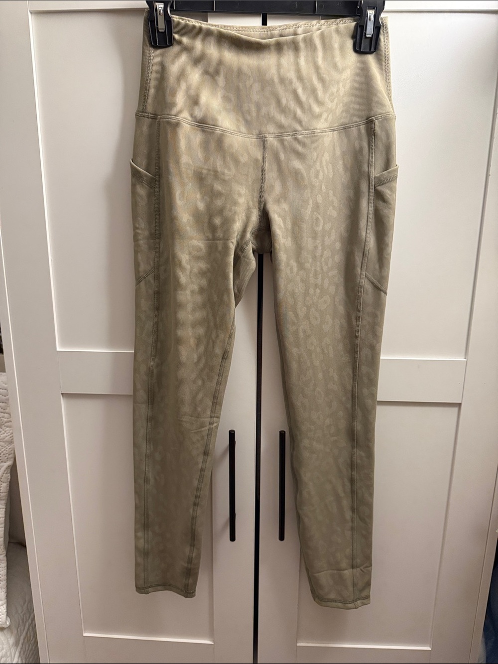 High-Waist Leopard Print Leggings in Light Olive
